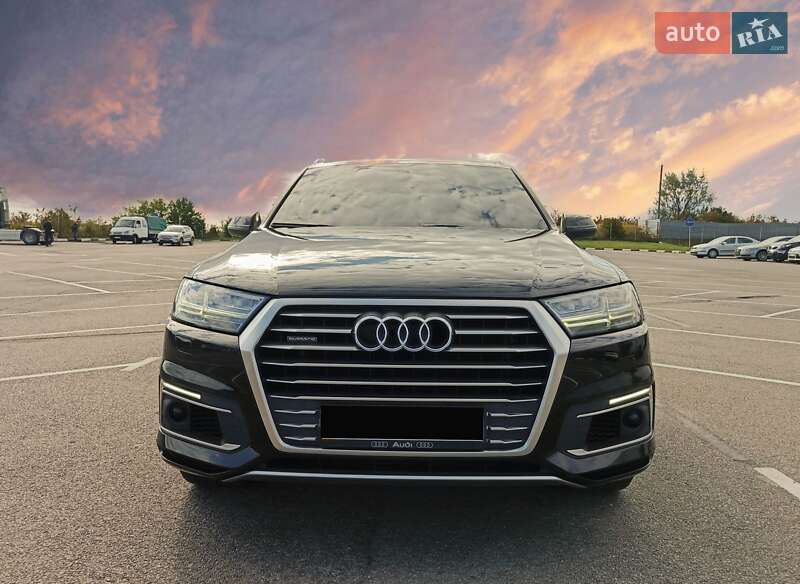 Позашляховик / Кросовер Audi Q7 e-tron 2016 в Рівному