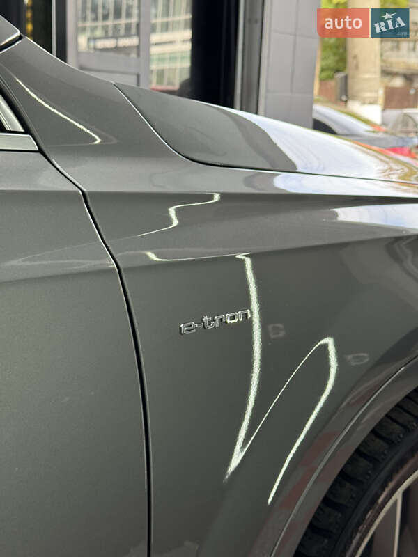 Позашляховик / Кросовер Audi Q7 e-tron 2016 в Одесі фото 4 Позашляховик / Кросовер Audi Q7 e-tron 2016 в Одесі