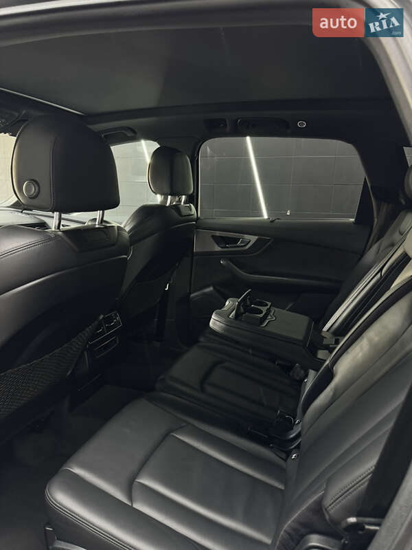 Позашляховик / Кросовер Audi Q7 e-tron 2016 в Одесі фото 12 Позашляховик / Кросовер Audi Q7 e-tron 2016 в Одесі
