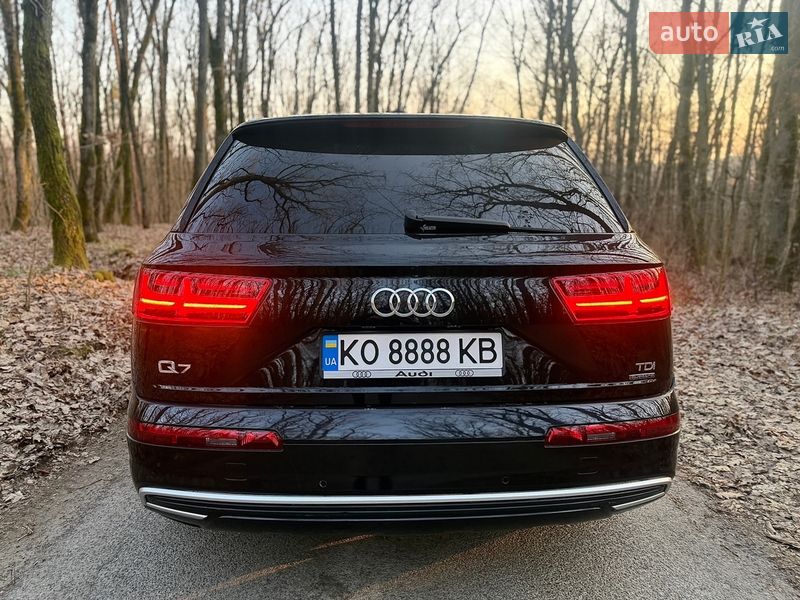 Позашляховик / Кросовер Audi Q7 e-tron 2016 в Ужгороді