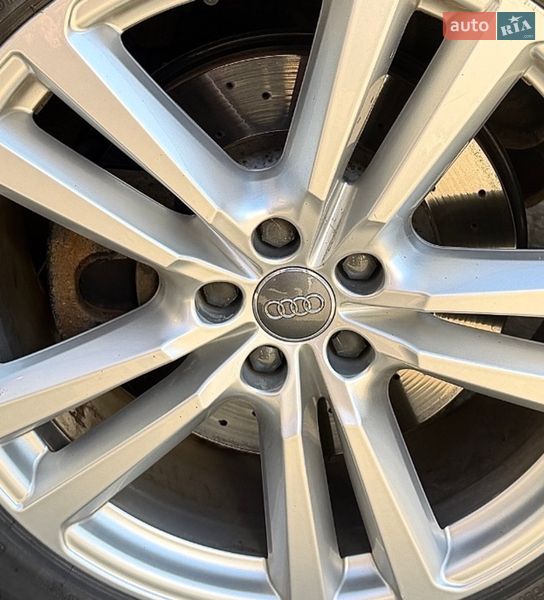 Позашляховик / Кросовер Audi Q7 e-tron 2016 в Ужгороді