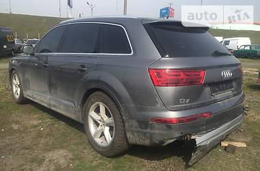 Внедорожник / Кроссовер Audi Q7 2015 в 