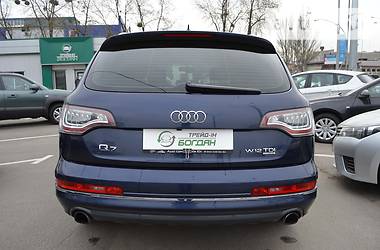 Внедорожник / Кроссовер Audi Q7 2013 в 