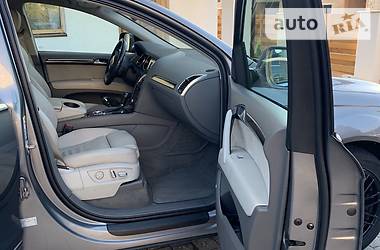 Позашляховик / Кросовер Audi Q7 2010 в 