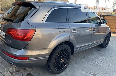 Позашляховик / Кросовер Audi Q7 2010 в 