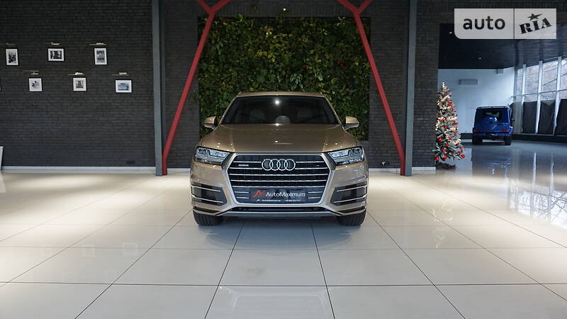 Внедорожник / Кроссовер Audi Q7 2018 в 