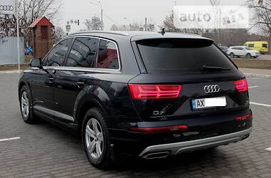 Позашляховик / Кросовер Audi Q7 2016 в 