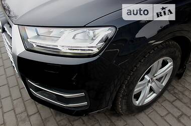 Позашляховик / Кросовер Audi Q7 2016 в 