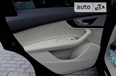 Позашляховик / Кросовер Audi Q7 2016 в 