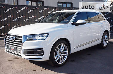 Позашляховик / Кросовер Audi Q7 2017 в 