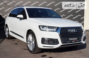 Позашляховик / Кросовер Audi Q7 2017 в 