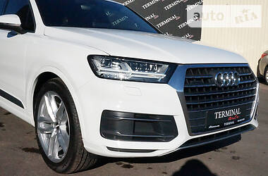 Позашляховик / Кросовер Audi Q7 2017 в 
