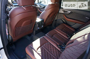 Позашляховик / Кросовер Audi Q7 2017 в 