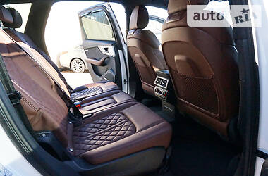 Позашляховик / Кросовер Audi Q7 2017 в 