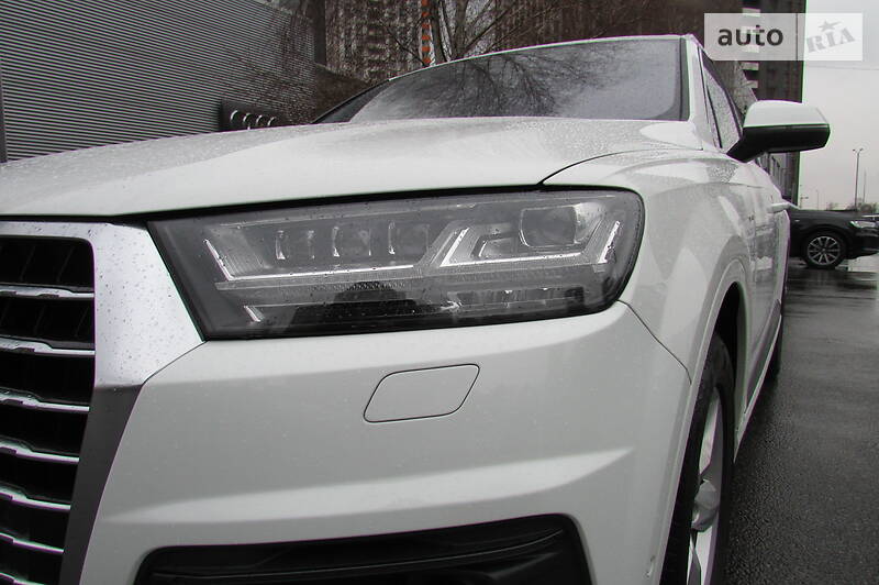 Позашляховик / Кросовер Audi Q7 2016 в Києві