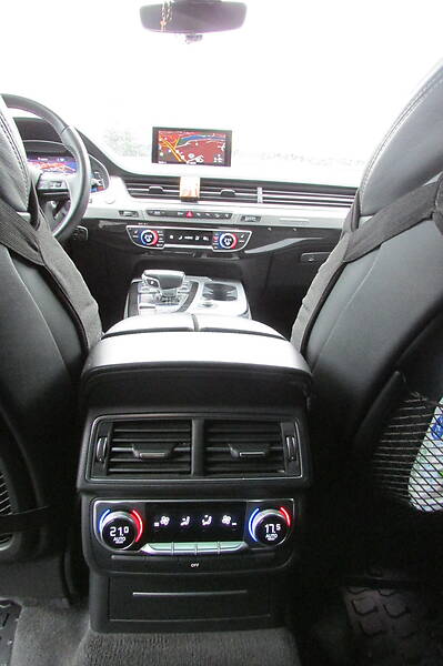 Позашляховик / Кросовер Audi Q7 2016 в Києві