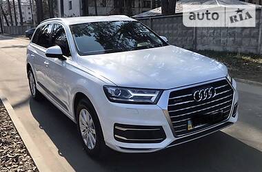 Позашляховик / Кросовер Audi Q7 2017 в 