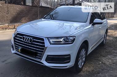 Позашляховик / Кросовер Audi Q7 2017 в 
