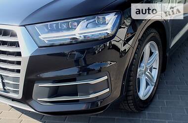 Позашляховик / Кросовер Audi Q7 2015 в 