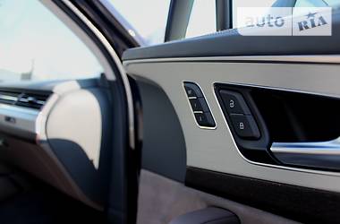 Позашляховик / Кросовер Audi Q7 2015 в 