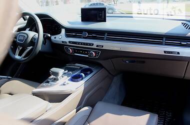 Позашляховик / Кросовер Audi Q7 2015 в 