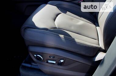 Позашляховик / Кросовер Audi Q7 2015 в 