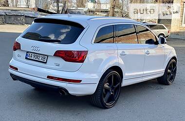 Внедорожник / Кроссовер Audi Q7 2010 в 