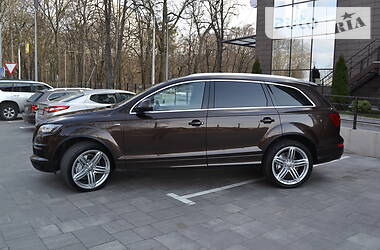 Позашляховик / Кросовер Audi Q7 2013 в 