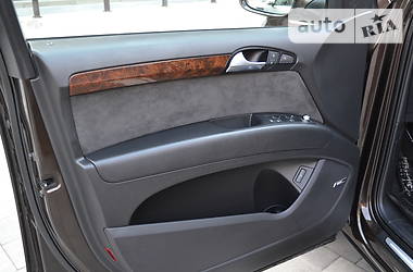 Позашляховик / Кросовер Audi Q7 2013 в 