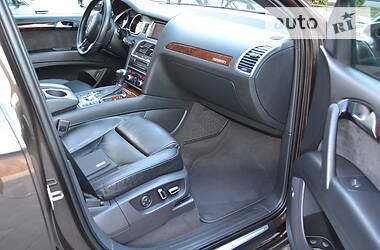 Позашляховик / Кросовер Audi Q7 2013 в 