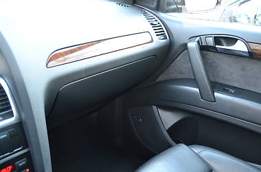 Позашляховик / Кросовер Audi Q7 2013 в 