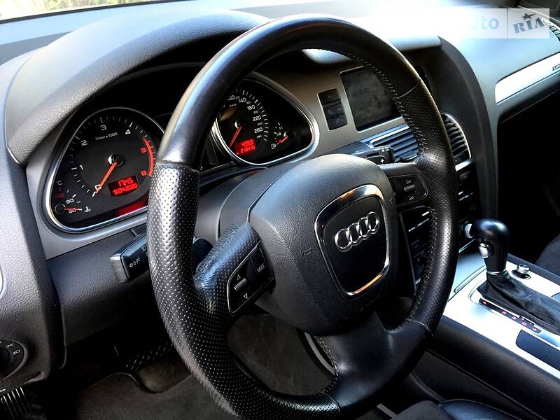 Внедорожник / Кроссовер Audi Q7 2010 в Черновцах