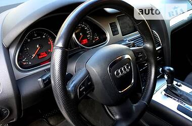 Позашляховик / Кросовер Audi Q7 2010 в 