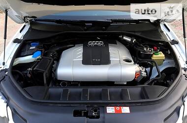 Позашляховик / Кросовер Audi Q7 2010 в 