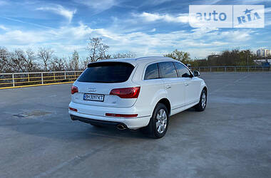 Позашляховик / Кросовер Audi Q7 2014 в 
