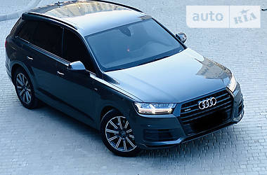 Позашляховик / Кросовер Audi Q7 2018 в 
