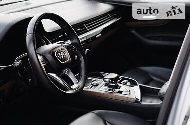 Позашляховик / Кросовер Audi Q7 2017 в 
