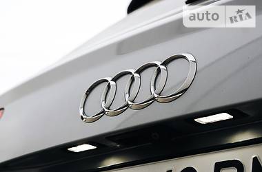 Позашляховик / Кросовер Audi Q7 2017 в 