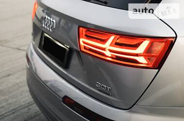 Позашляховик / Кросовер Audi Q7 2017 в 