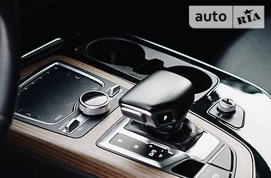 Позашляховик / Кросовер Audi Q7 2017 в 