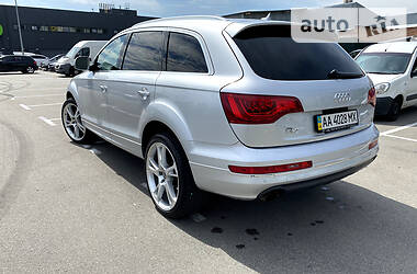 Позашляховик / Кросовер Audi Q7 2011 в 