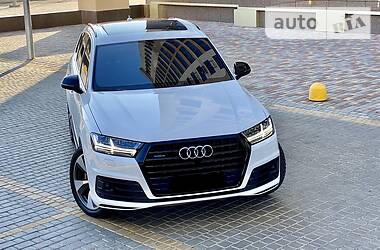Позашляховик / Кросовер Audi Q7 2016 в 