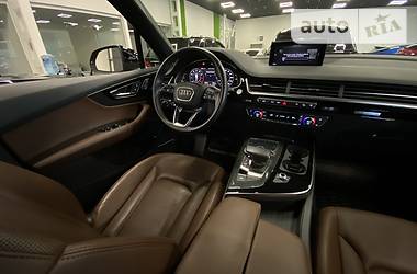 Позашляховик / Кросовер Audi Q7 2017 в 