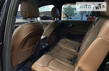 Позашляховик / Кросовер Audi Q7 2017 в 
