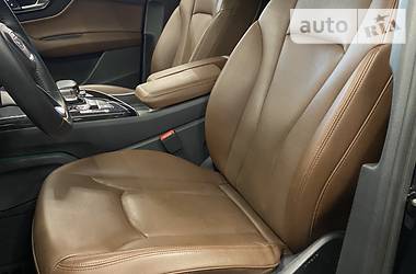 Позашляховик / Кросовер Audi Q7 2017 в 