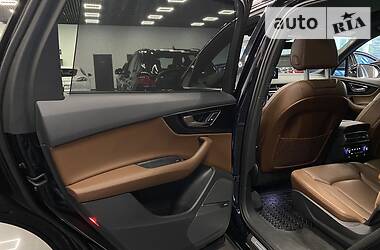 Позашляховик / Кросовер Audi Q7 2017 в 