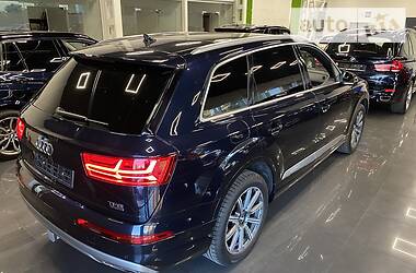 Позашляховик / Кросовер Audi Q7 2017 в 