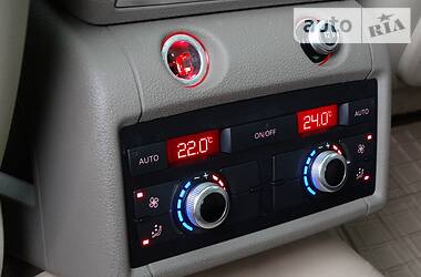 Позашляховик / Кросовер Audi Q7 2012 в 