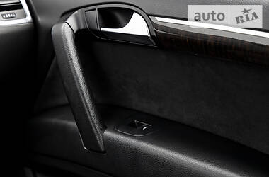 Позашляховик / Кросовер Audi Q7 2013 в 