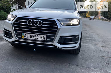 Позашляховик / Кросовер Audi Q7 2017 в 